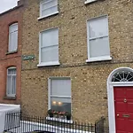 Deeni Place